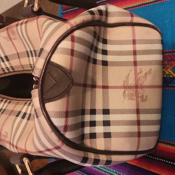 Beautiful Burberry Medium Sized Bag - Picture 4 of 4